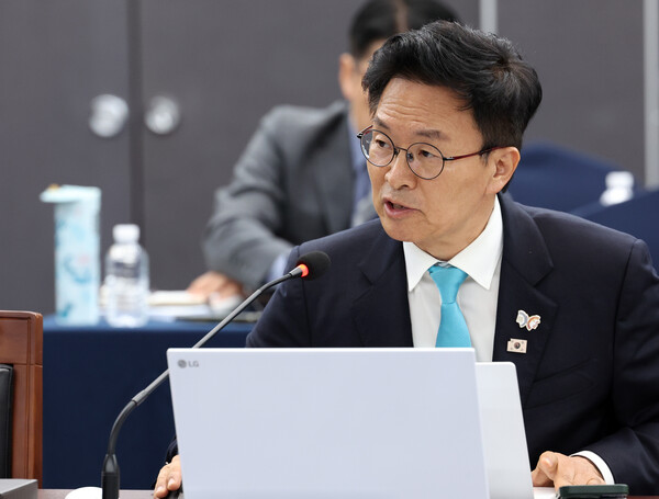 지난달 20일 강원 정선군 강원랜드에서 열린 국회 산업통상자원중소벤처기업위원회 국정감사에서 정진욱 더불어민주당 의원이 발언하고 있다. 사진=연합뉴스