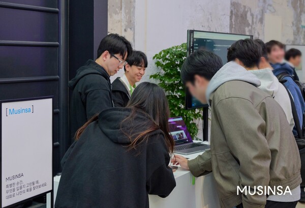 지난 13일 열린 OpenAI 주최 개발자 행사 데브데이 익스체인지에서 운영한 무신사 데모 부스의 모습. 사진=무신사 제공