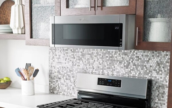 월풀의 후드 결합형 전자레인지. 사진=월풀