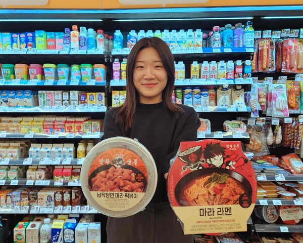이마트24가 마라 열풍을 대표하는 브랜드 '탕화쿵푸마라탕'과 손잡고 콜라보 간편식 3종을 선보인다. 사진=이마트24 제공