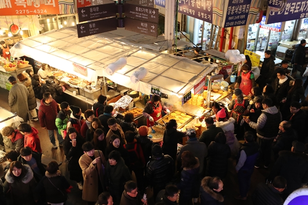 서울 종로구 광장시장 먹자골목의 모습. 사진=연합뉴스