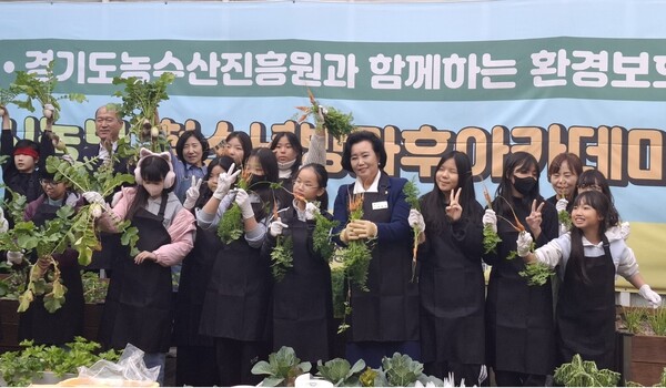 경기도의회 정윤경_부의장__道농수산진흥원_도시농업_지원사업_활동_보고회_참석(사진=경기도의회)