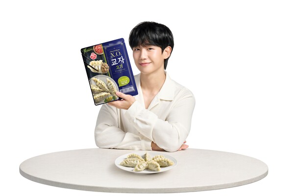 오뚜기가 프리미엄 만두 브랜드 ‘X.O.만두’의 리뉴얼 출시를 기념해 신규 TV CF를 공개했다. 사진=오뚜기