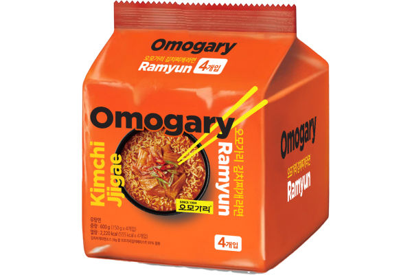 롯데마트와 슈퍼의 단독 상품 오모가리 김치찌개라면 상품. 사진=롯데마트·슈퍼 제공