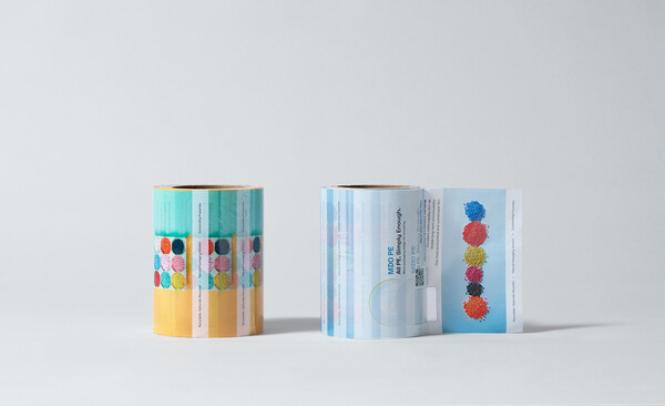 LG화학의 유니커블(UNIQABLE™) 소재로 만든 초박막 필름(MDO PE) 연출 이미지. 사진=LG화학