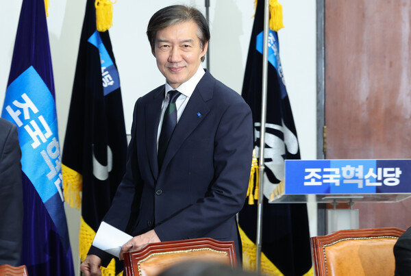 조국 조국혁신당 대표가 지난 24일 서울 여의도 국회에서 열린 최고위원회의에 참석하고 있다. 당 대표 복귀는 11개월 여 만이다. 사진=연합뉴스