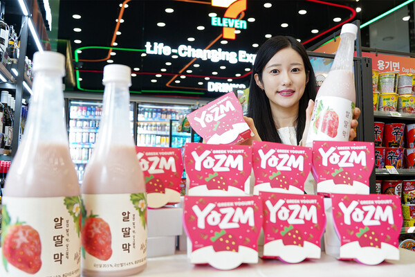 세븐일레븐이 K-컨텐츠의 외국인 관광객 대응을 위한 신상품 2종을 출시한다. 사진=세븐일레븐 제공