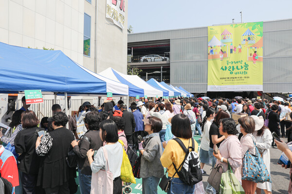 지역 상생과 기부 문화확산을 위한 자선행사인 '제14회 동아제약 사랑나눔바자회' 현장 모습.(사진=동아제약)