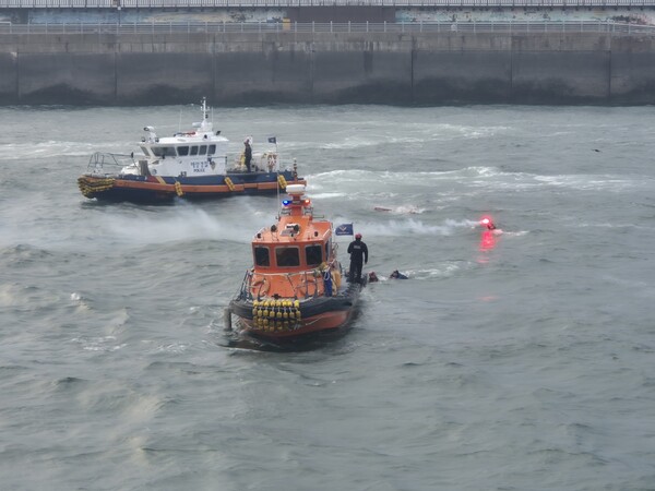 지난 24일부터 이틀간 인천 중구 (구)인천항 연안여객터미널 제주행 부두 및 인근 해상에서 관계 기관과 합동으로 진행된 ‘2025년 레디코리아 4차 훈련’ 현장의 모습. 사진=인천항만공사 제공