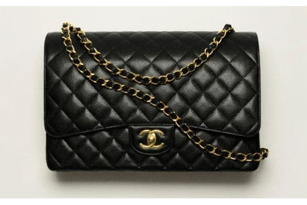 클래식 맥시 핸드백. 사진=샤넬 제공