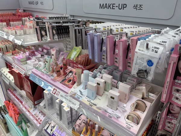 '품절대란·승승장구' 다이소, K뷰티 이끈다 - 뉴스 썸네일 이미지