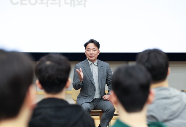 엔씨 김택진 "AI 시대 생존 무기는 본질 꿰뚫는 통찰력"