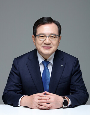 [CEO투데이] 연임 앞둔 김영진 한독 회장, 오픈이노베이션 혁신 이어간... - 뉴스 썸네일 이미지